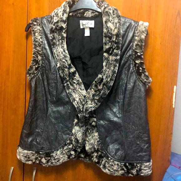 Vest - Picture 2 of 7